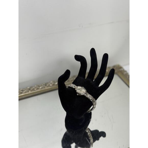 Vintage Silver Hearts Ladies Wrist watch - Picture 8 of 10